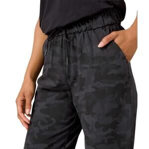 Lululemon Keep Moving Pant 7/8 High-Rise Streetwear Camo Sporty Gym Comfy Size 0